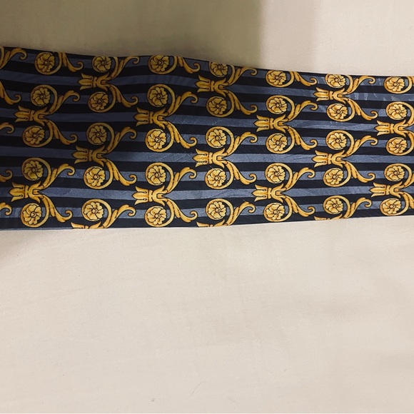 Vintage Versace tie in wonderful condition in mostly yellows and blues - Picture 2 of 3